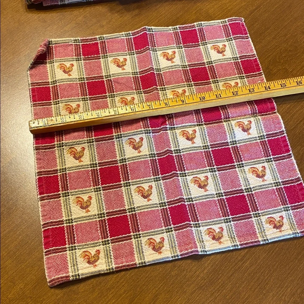 Vintage Chicken Rooster Tablecloth and Napkins (4) - Picture 3 of 4